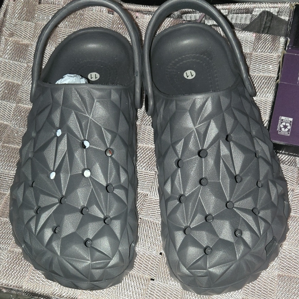 Geometric Gray Clogs